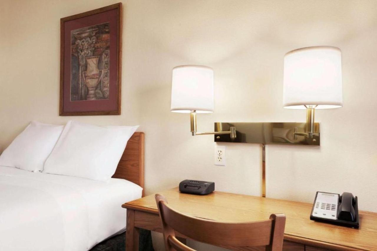 ทราเวลลอดจ์ บาย วินด์แฮม วอน Hotel Vaughn ภายนอก รูปภาพ