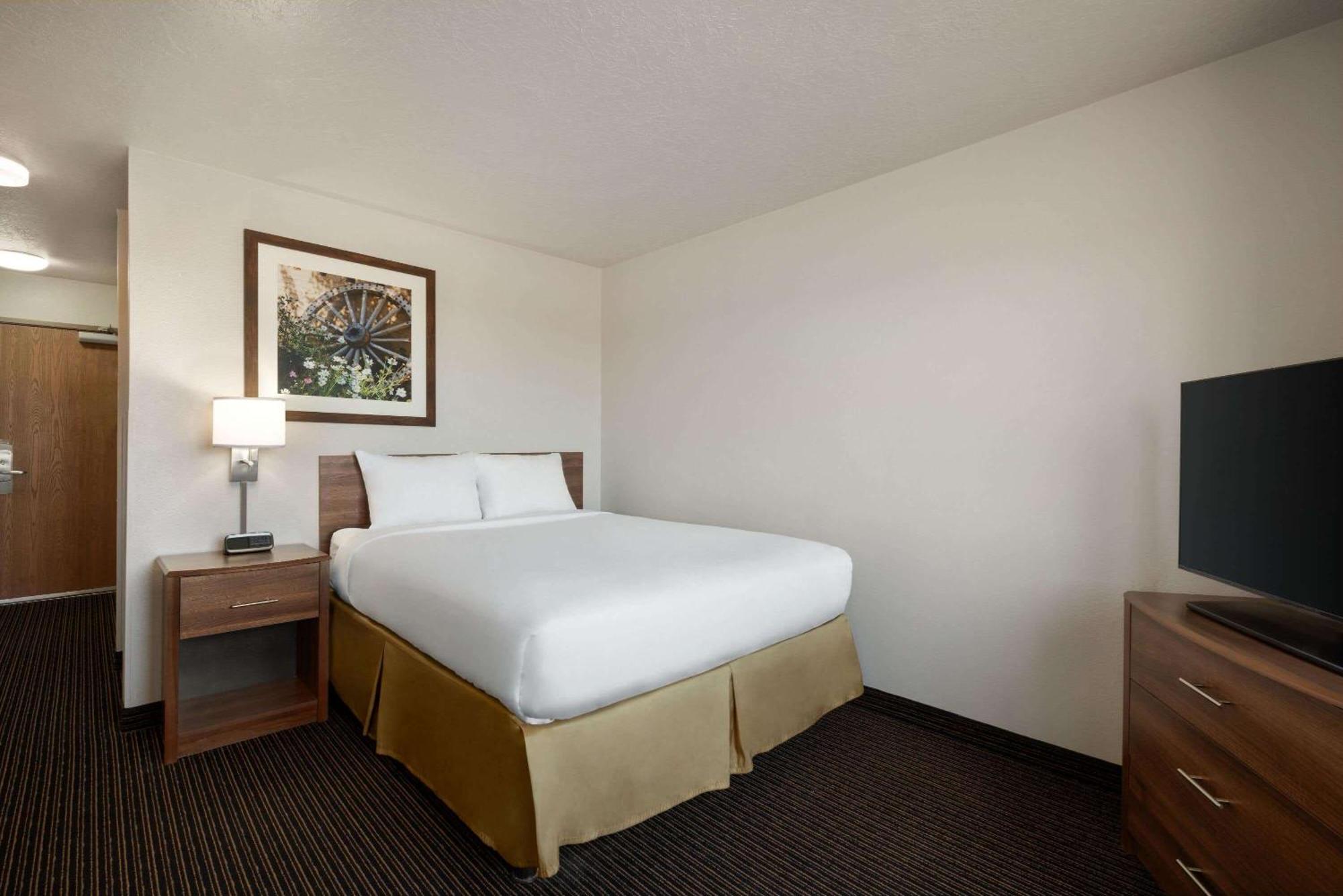 ทราเวลลอดจ์ บาย วินด์แฮม วอน Hotel Vaughn ภายนอก รูปภาพ